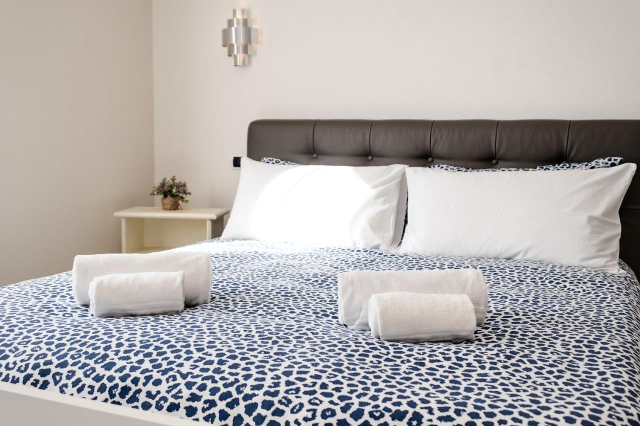 The White Building - Rooms Costermano Extérieur photo