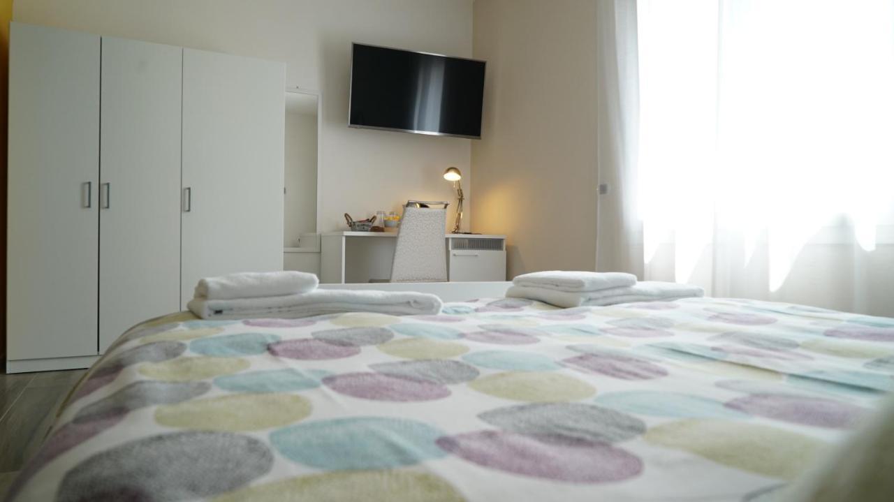 The White Building - Rooms Costermano Extérieur photo