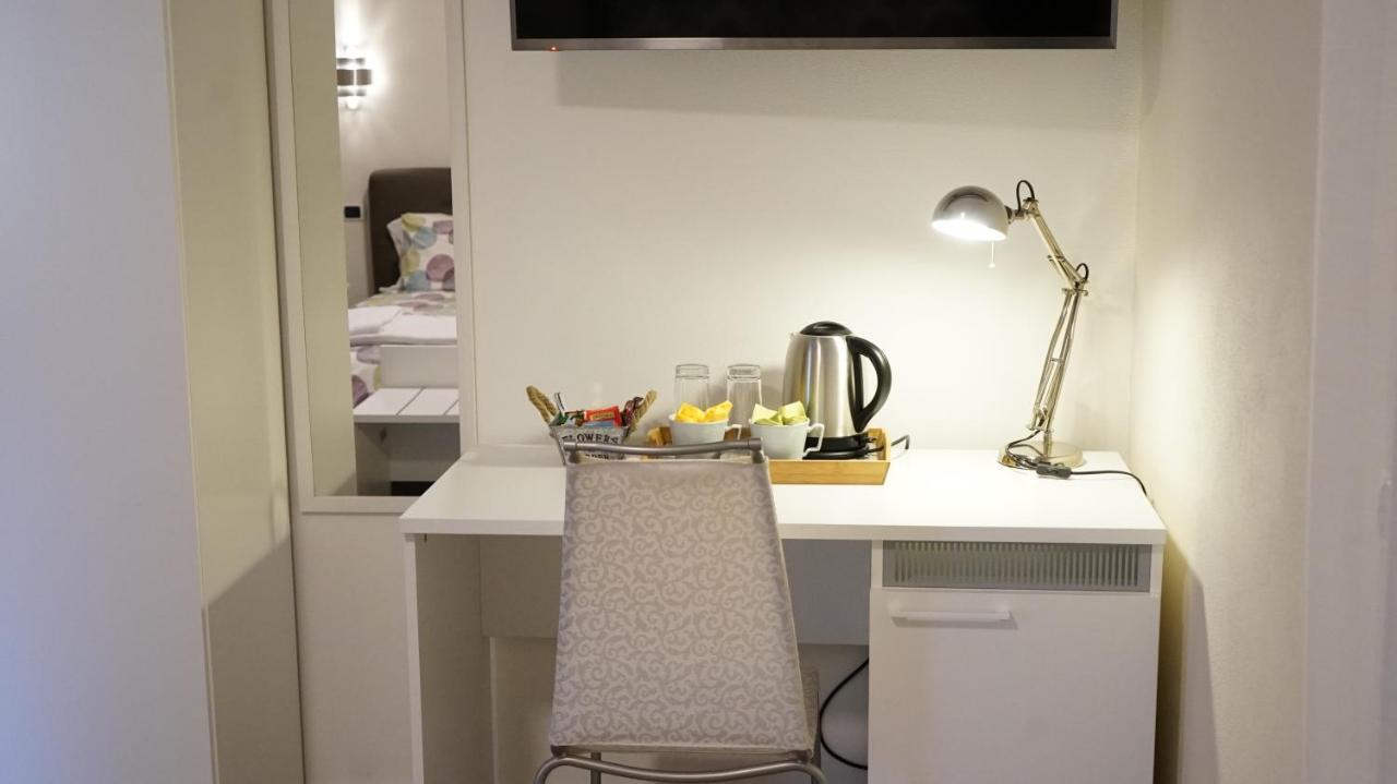 The White Building - Rooms Costermano Extérieur photo